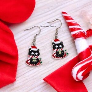 🎅🏻 Festive Christmas Santa Black Cat Dangle Earrings​